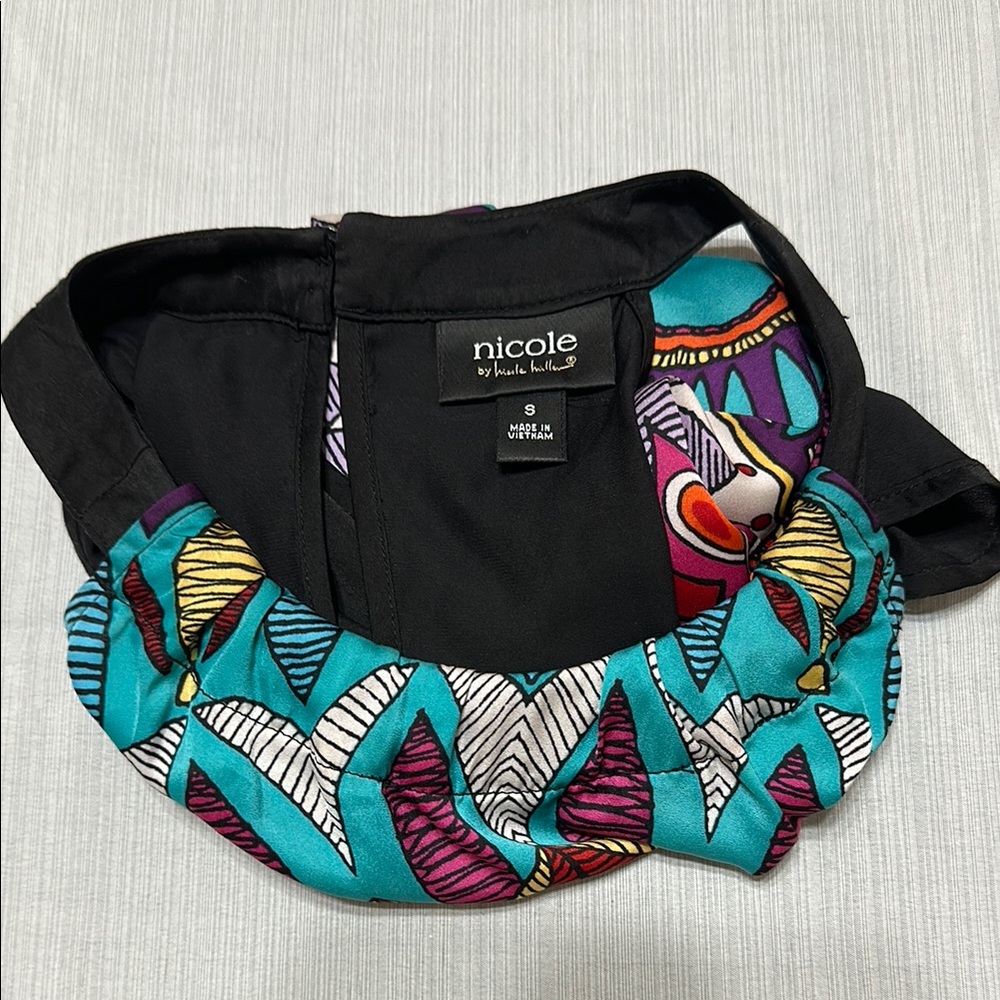 Nicole Miller Blue and Pink Graphic Sleeveless Tank Top - Picture 10 of 10